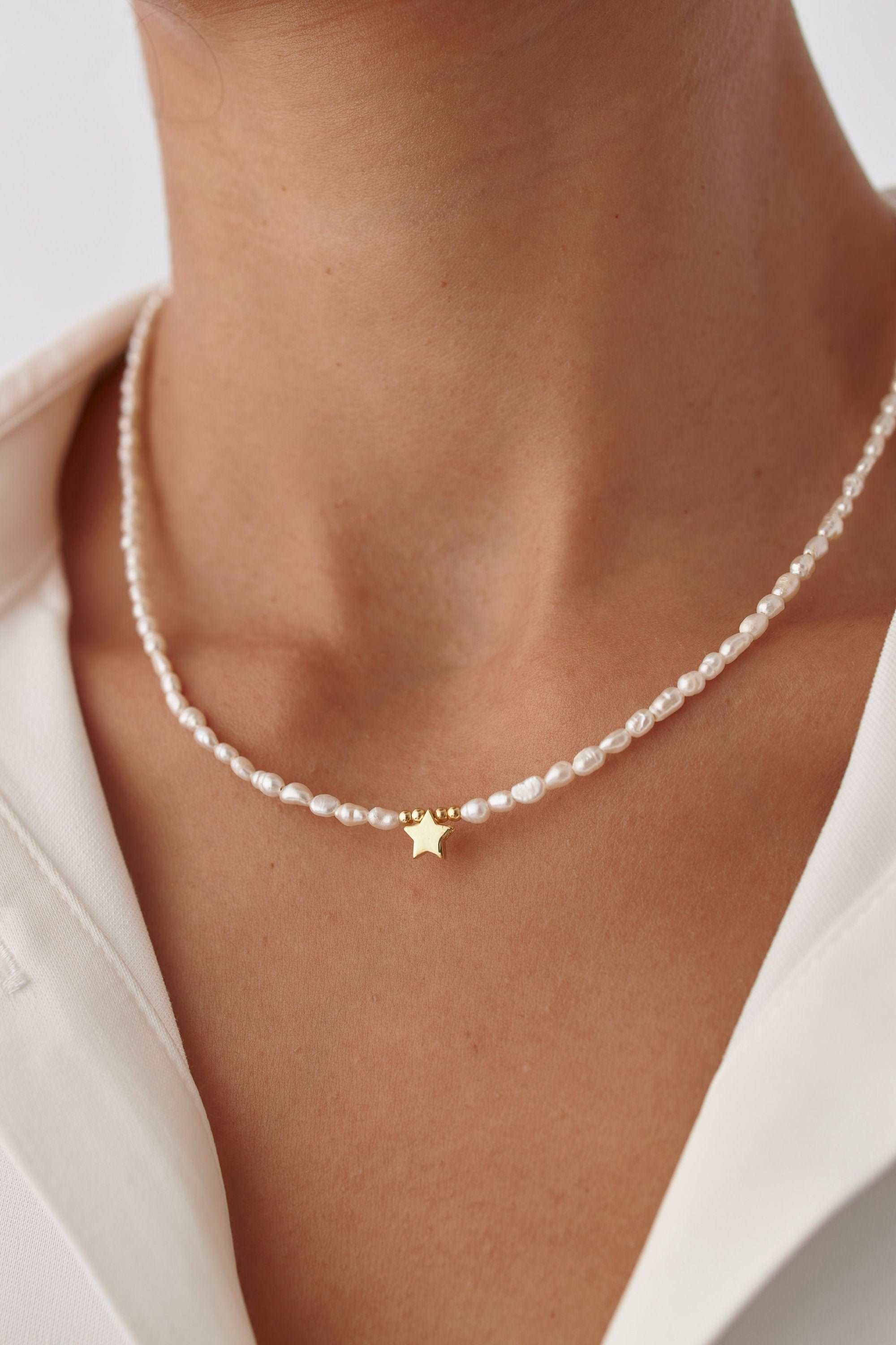 Gold Star and Freshwater Pearl Necklace – 925K Sterling Silver Elegance