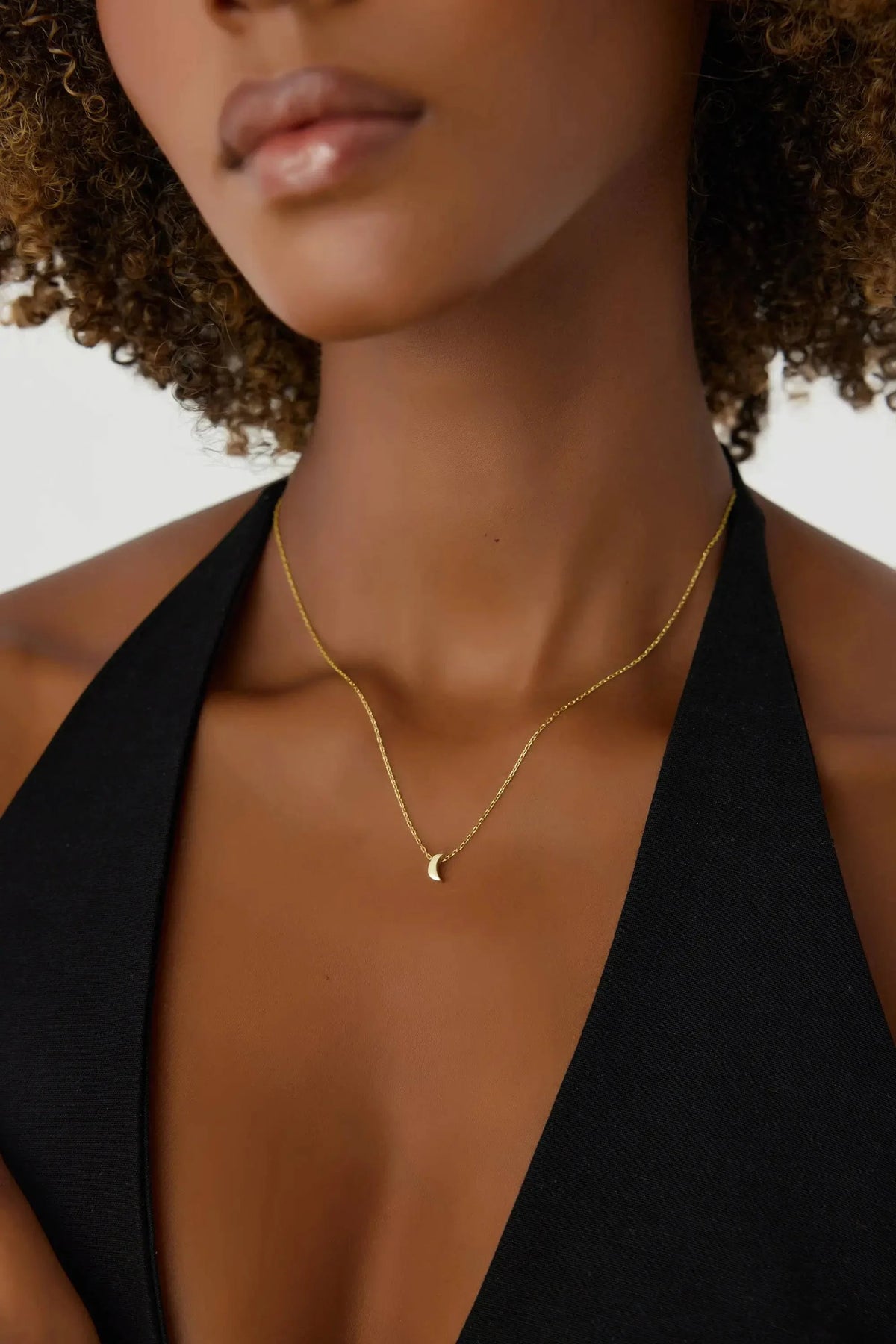 Minimalist Moon Necklace – 18K Gold-Plated Sterling Silver