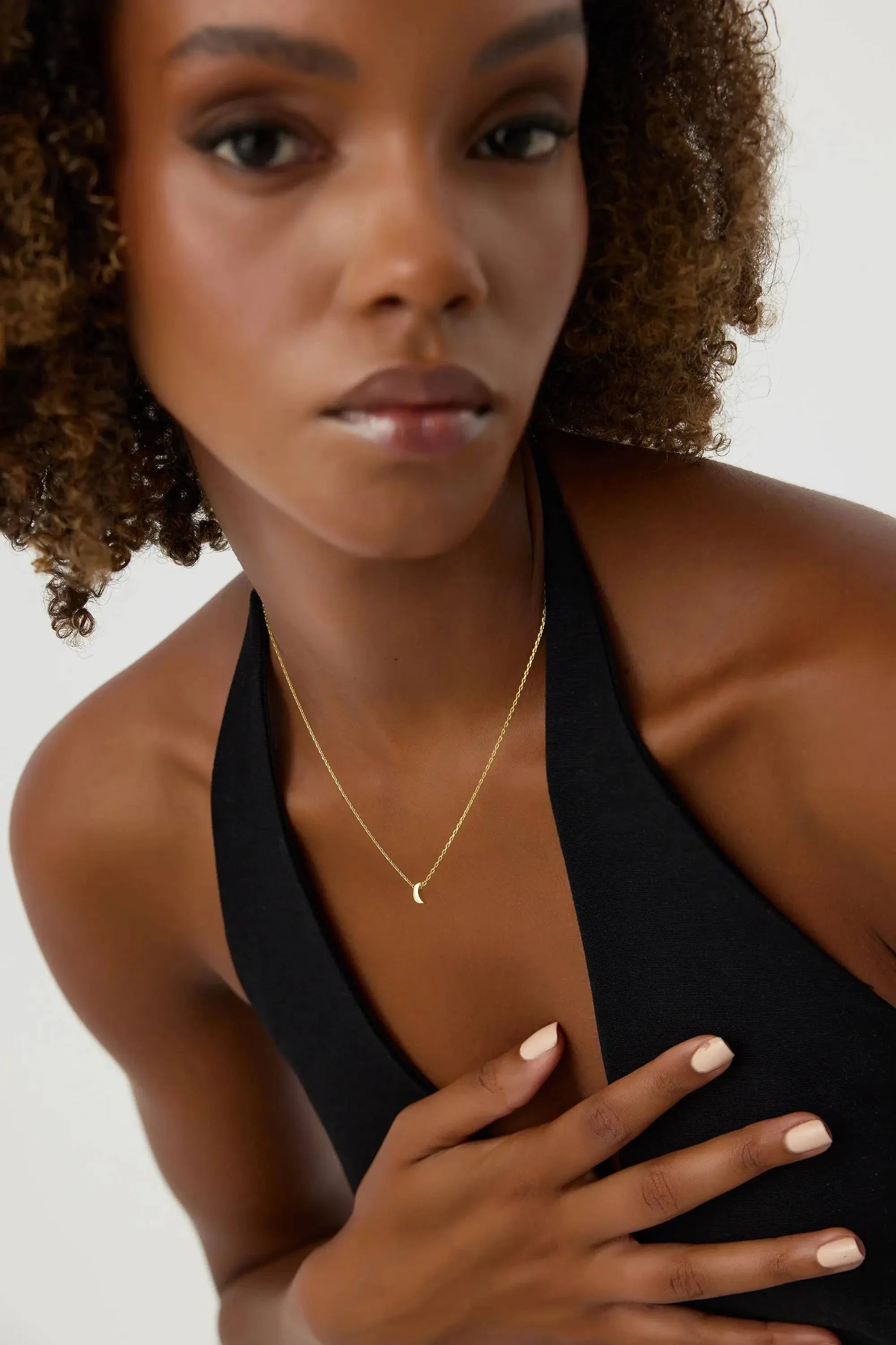 Minimalist Moon Necklace – 18K Gold-Plated Sterling Silver