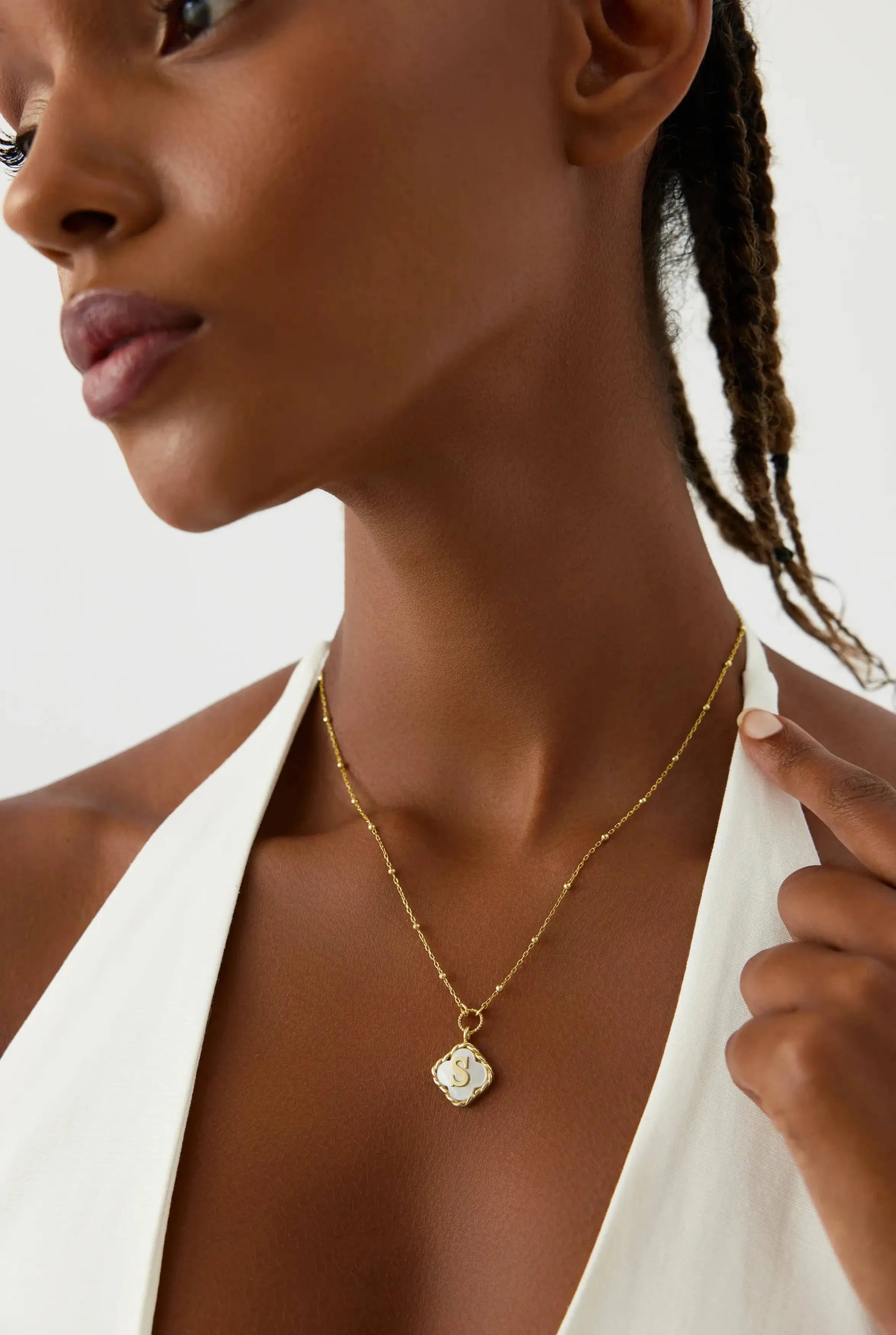 Clover Mother of Pearl Initial Pendant Necklace – 18K Gold-Plated Sterling Silver