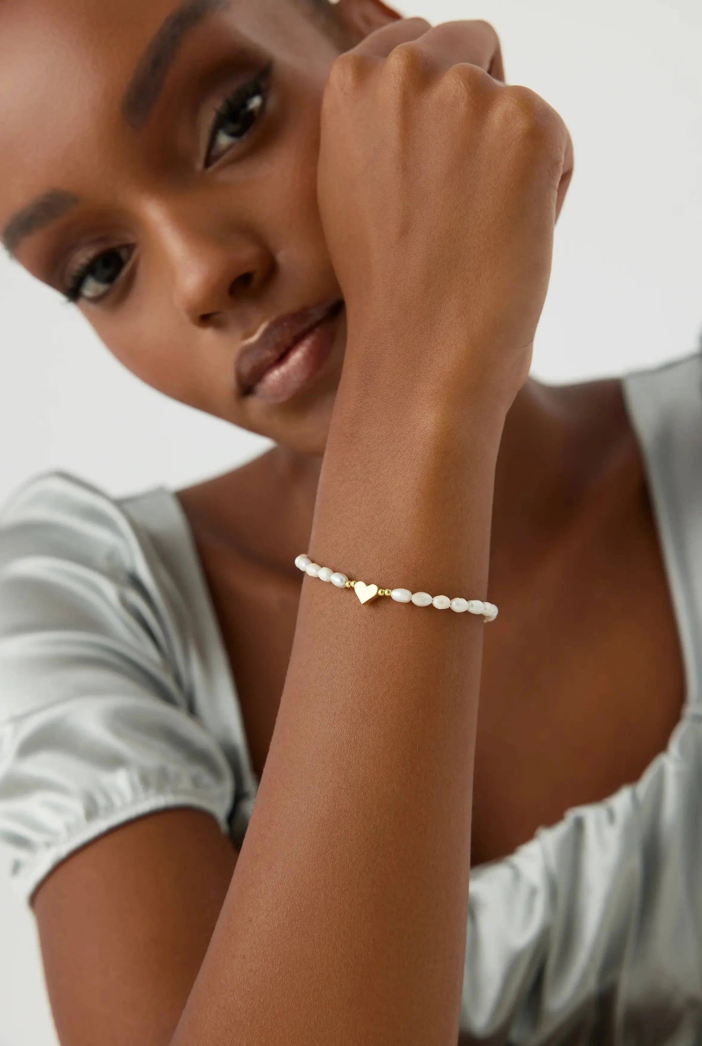 Gold Heart and Freshwater Pearl Bracelet – Elegant 925K Sterling Silver Jewelry